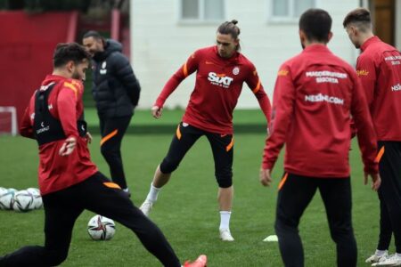 Galatasaray’da Muslera, Yedlin ve Luyindama takımla çalıştı