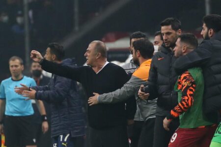 Necati Ateş: Hakem maalesef oyunu çevirebiliyor
