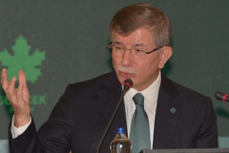 GELECEK LİDERİ Davutoğlu: 84 milyonun aklıyla ve sağlığıyla dalga mı geçiyorsunuz?