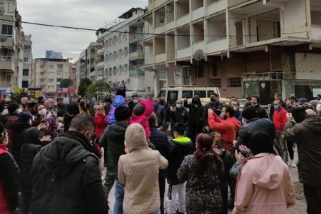 İzmir’de halk yüksek elektrik faturalarına isyan etti