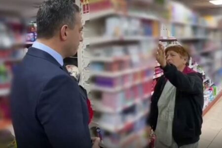 CHP Mersin Milletvekili Ali Mahir Başarır’ın dinlediği vatandaş: ‘Bayat ekmek aldım, taze ekmek alamıyorum’