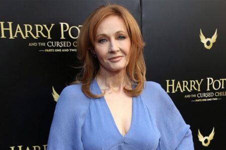 Harry Potter’ın yazarı Rowling’ten kendisini savunan Putin’e tepki