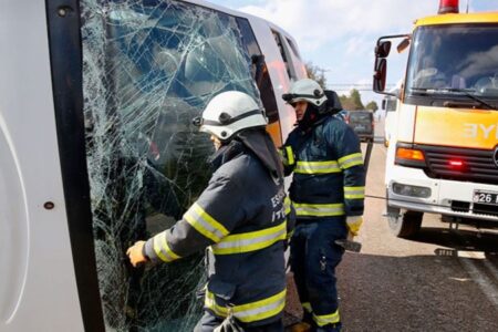 Eskişehir’de cezaevi nakil aracı devrildi! Jandarma personeli yaralandı