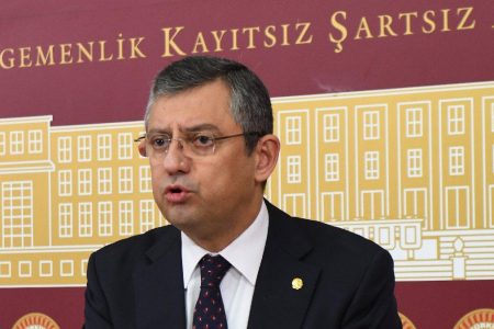CHP’li Özgür Özel kamunun en çok ilan verdiği gazeteleri açıkladı