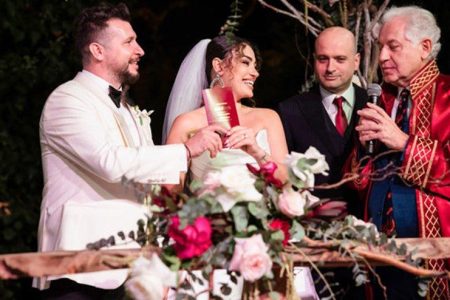 İbrahim Tatlıses kızı Dilan’a altın kemer taktı