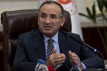 Bakan Bozdağ’ın ücret talebine yönelik tehdit gibi sözlerine Ankara Barosu yanıt verdi: ‘Boyun eğmeyeceğiz’