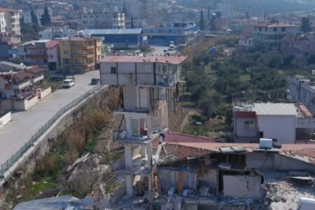 Yerle bir olan Hatay’dan şaşırtan görüntü…